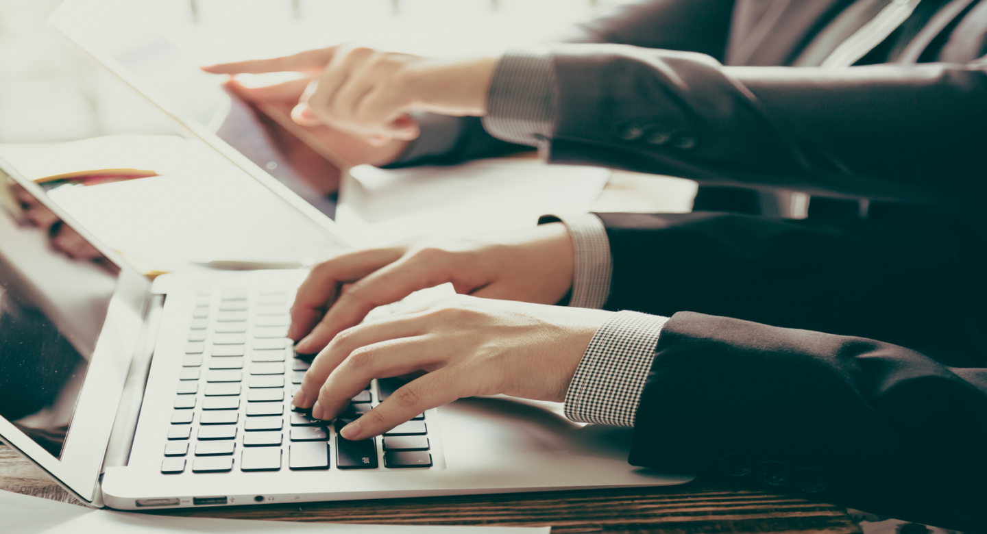 Hombres negocios portatil tablet 1